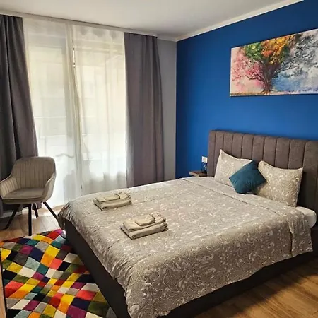 By The Pool #8 アパート