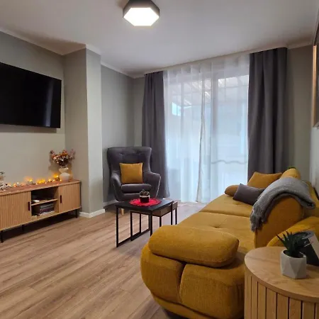 By The Pool #8 アパート