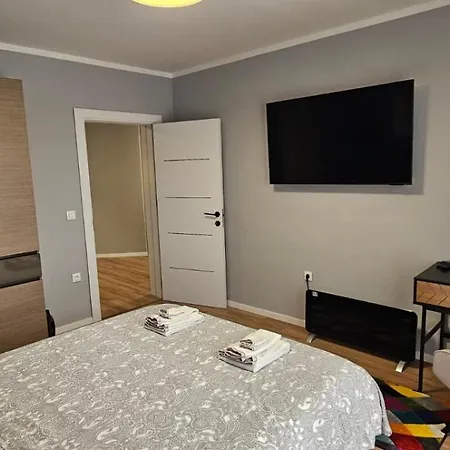 By The Pool #8 アパート *