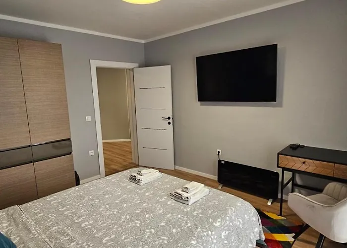 By The Pool #8 Appartement *